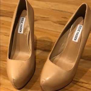 Brand New! Never Worn! Nude Steve Madden Pump